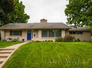 1409 Woodlawn Ave SE, East Grand Rapids, MI 49506