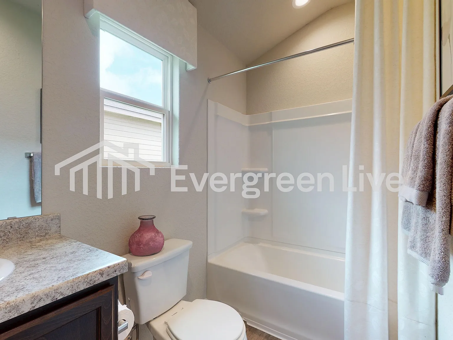 3 bed, 2.0 bath, 1651 sqft, $1,545 — Photo 2