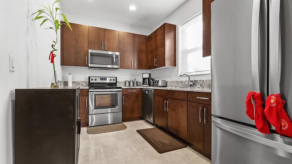 3 bed, 3.0 bath, 1734 sqft, $3,600 — Photo 4