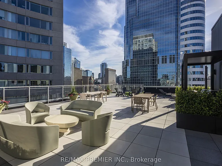 220 Victoria St #705 — Photo 36