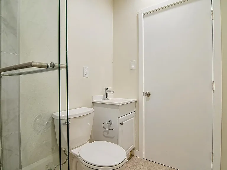 1321 W 36th St — Photo 17