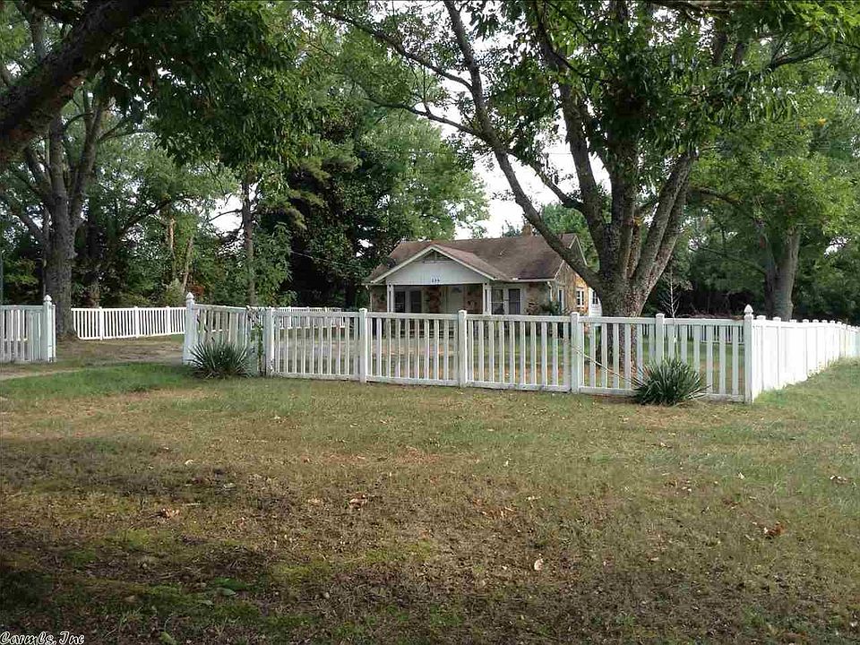 2nd image of 836 Main St