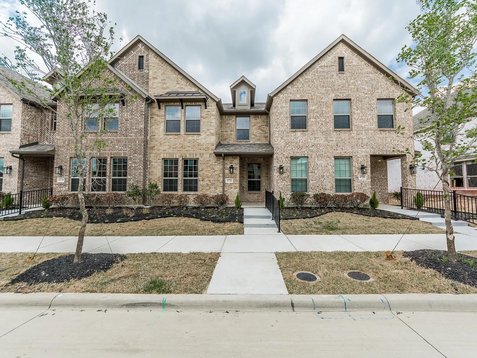 3 bed, 2.5 bath, 1741 sqft, $2,495 — Photo 1