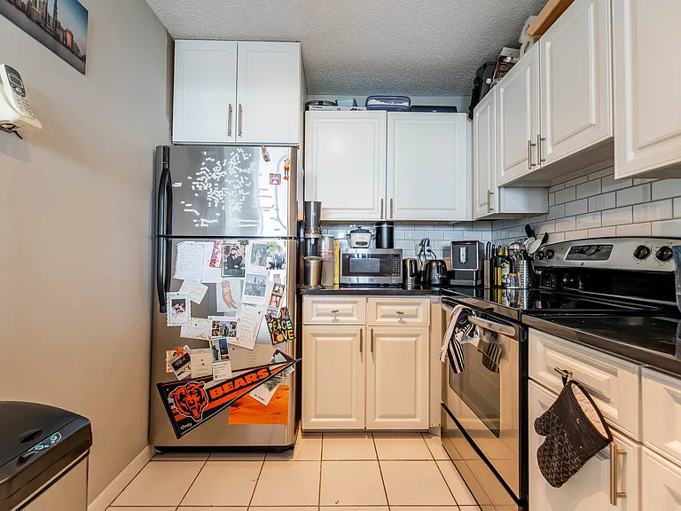 111 W Maple St #1611 — Photo 7