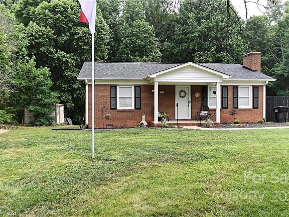 3rd image of 3880 English Oak Dr
