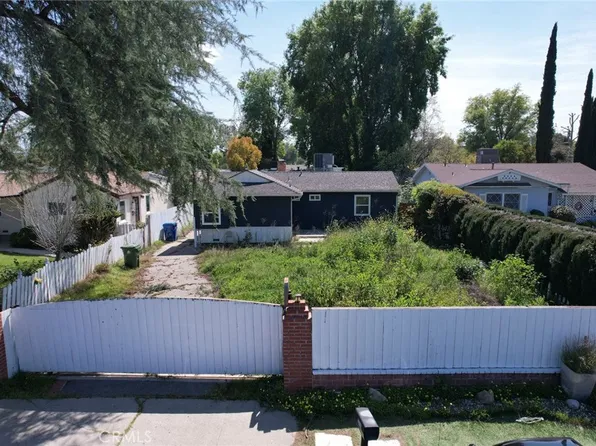 23130 Victory Blvd, Woodland Hills, CA 91367