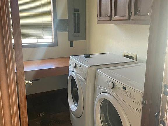 2nd image of 720 E Charles Dr