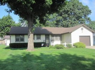 1061 S Salt Pond Ave, Marshall, MO 65340