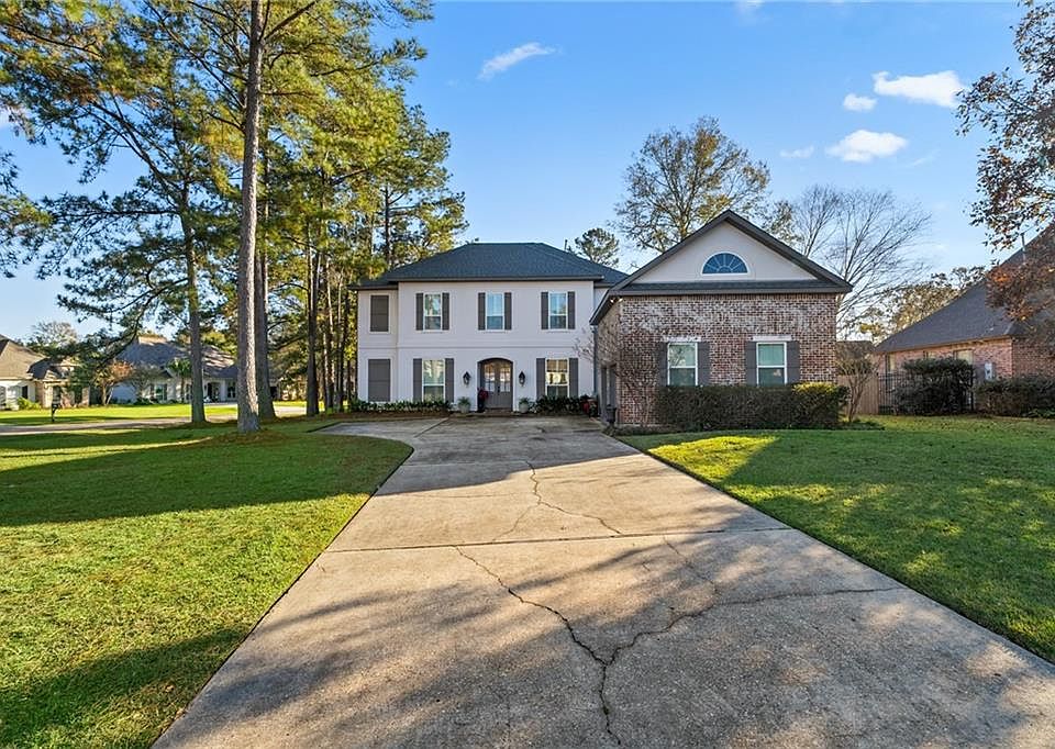 1st image of 831 River Oaks Dr