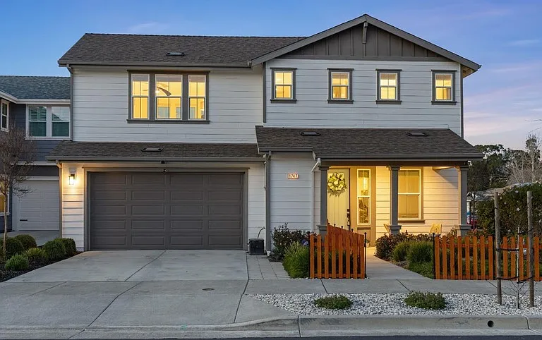 1747 Linden Ln — Photo 1