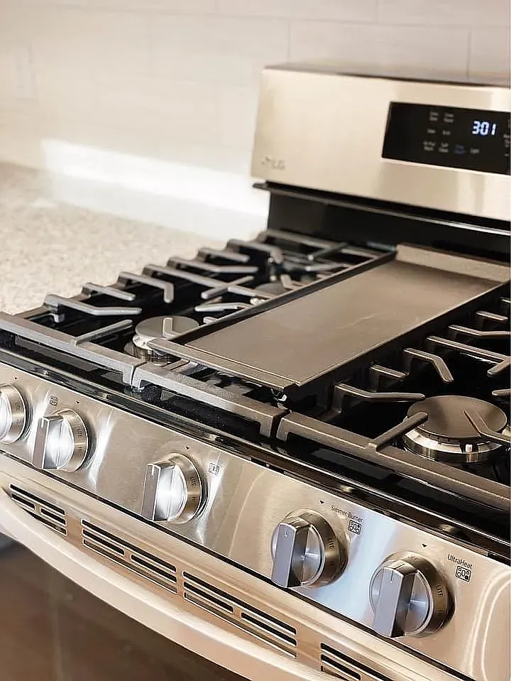 Gas stove top - 1433 4th St NE #3