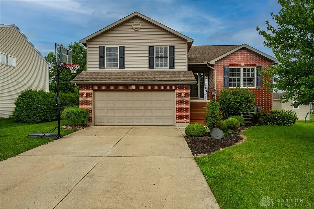 1089 Parkview Dr photo 1