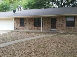 302 Chaparral Dr, Pleasanton, TX 78064