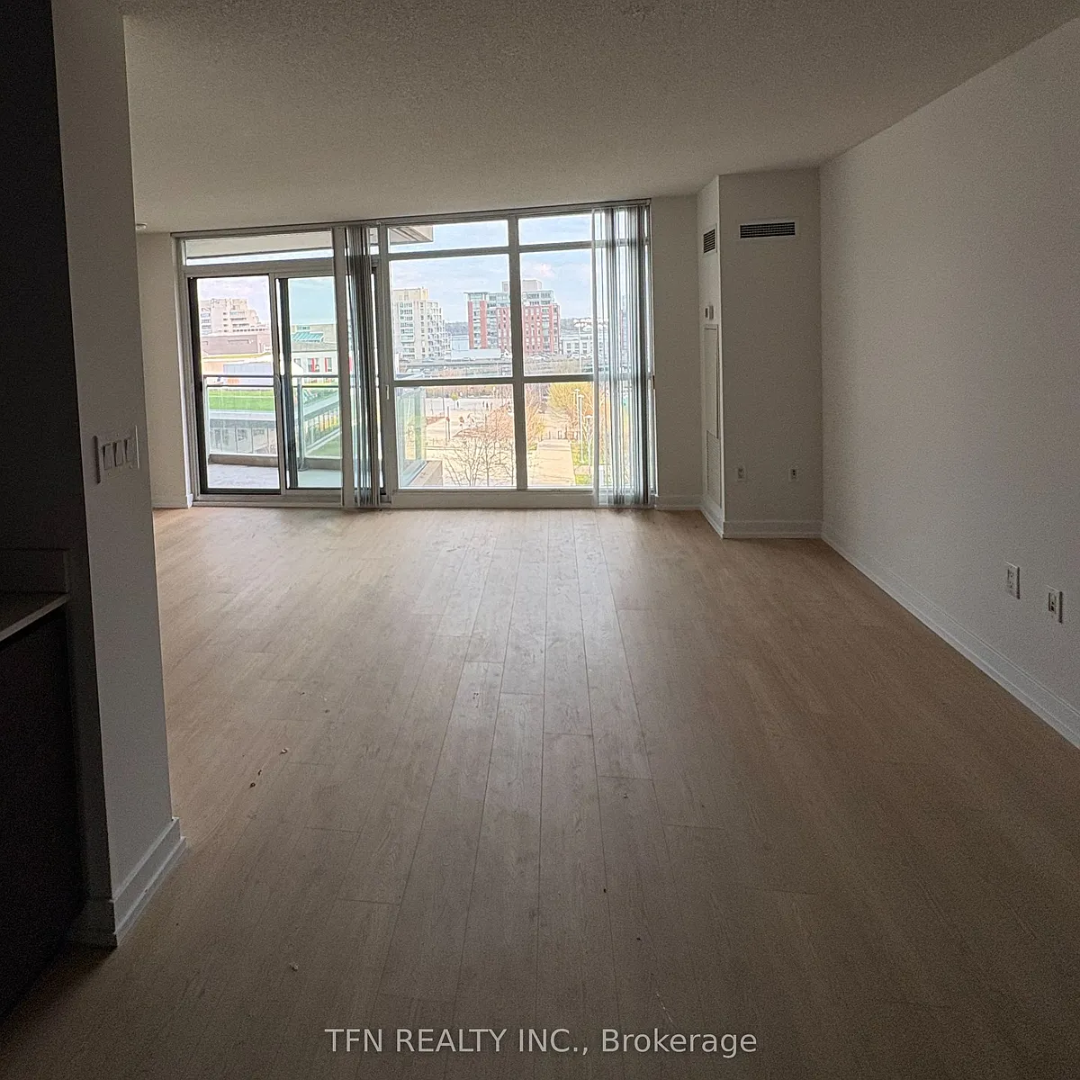 Building Photo - 10 Capreol Ct #605