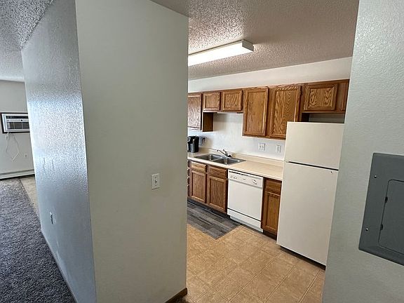 125 6th St SW #102, Barnesville, MN 56514 | Zillow