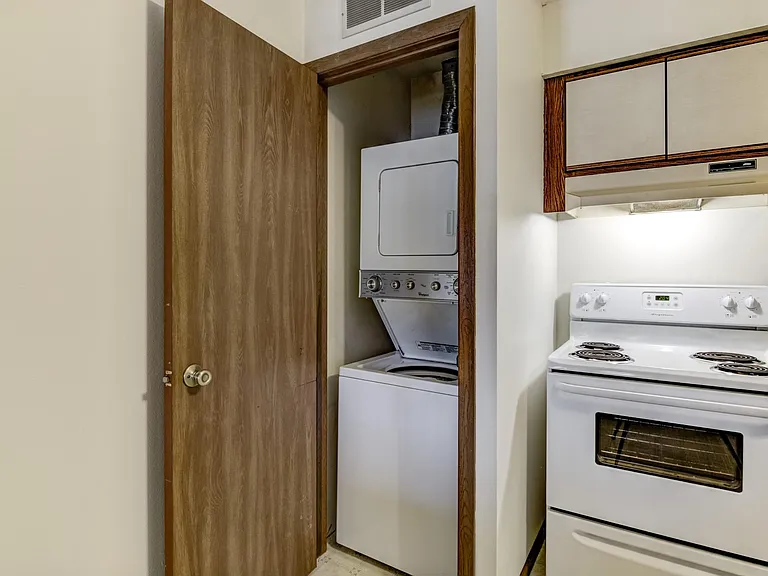 716 Dutchman Dr #7 — Photo 2