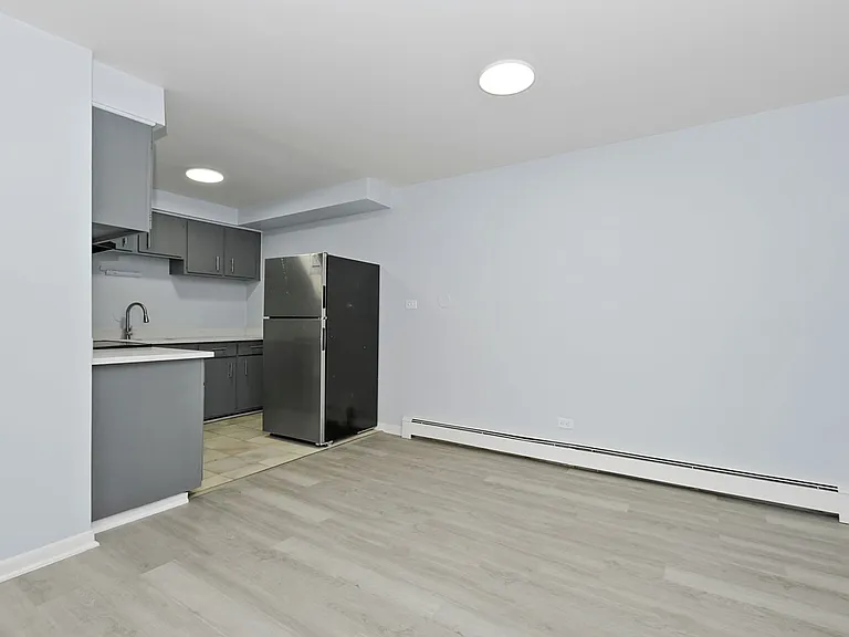 2040 W 111th St — Photo 10
