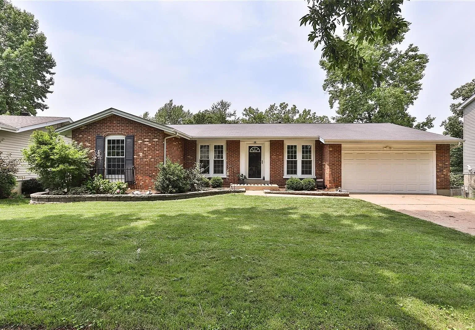 915 Glenmill Dr — Photo 1