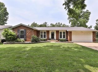 915 Glenmill Dr, Ballwin, MO 63021