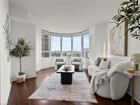 15 Northtown Way #1222, Toronto, ON M2N 7A2