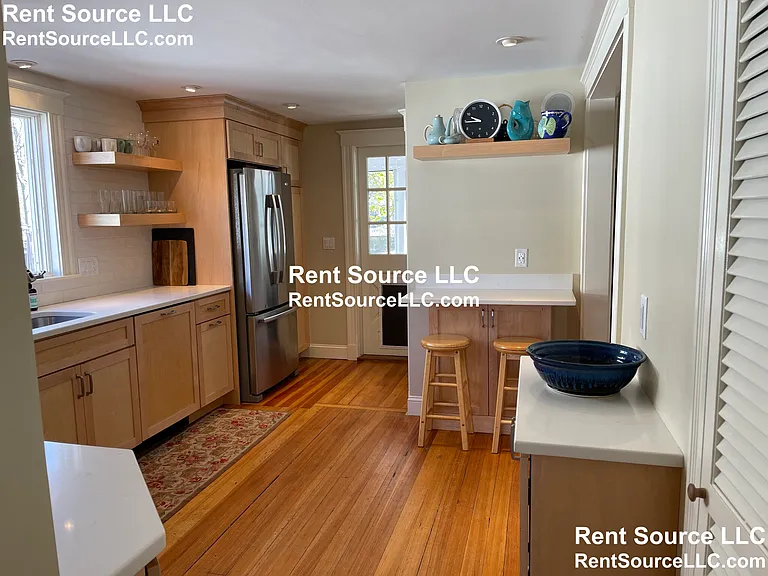 19 Tyler Ave — Photo 2