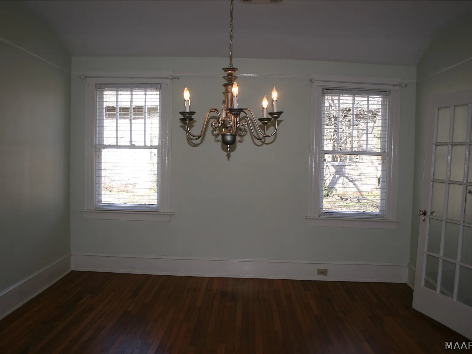 3 bed, 2.0 bath, 2133 sqft, $1,800 — Photo 3
