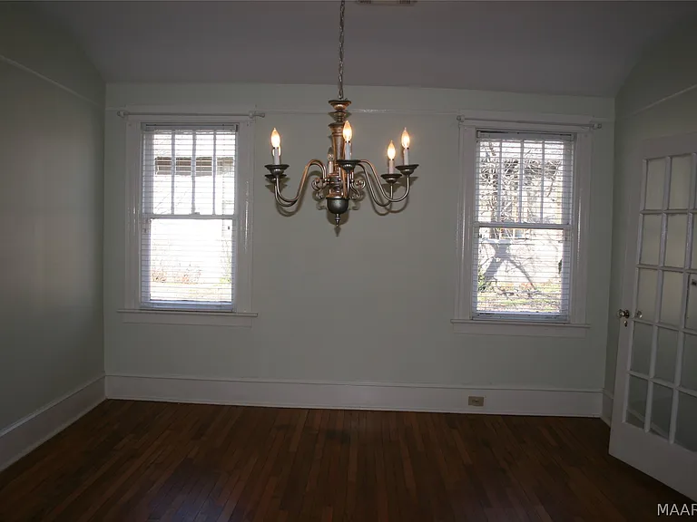 917 Park Ave — Photo 3
