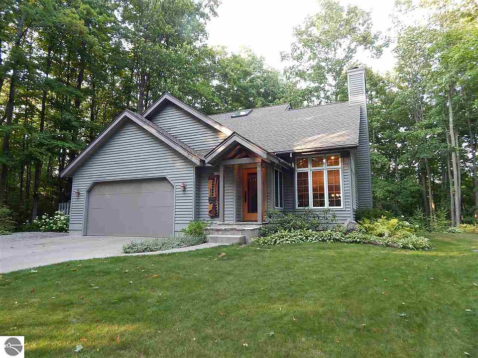 1st image of 738 W Blackberry Ln