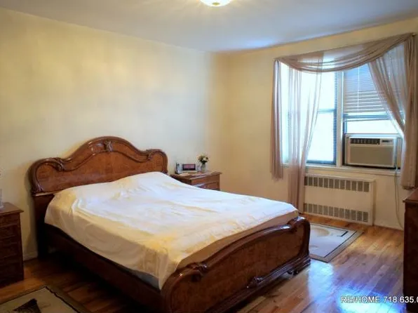 2425 Haring Street image 1 of 9