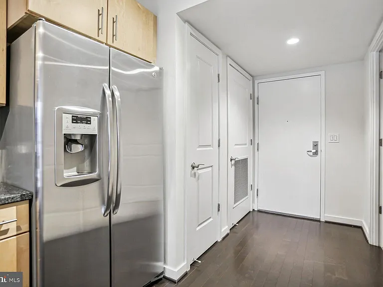 1025 1st St SE #507 — Photo 9
