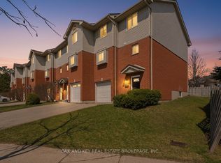 18 Chapman Ct, London, ON N6G 5A7