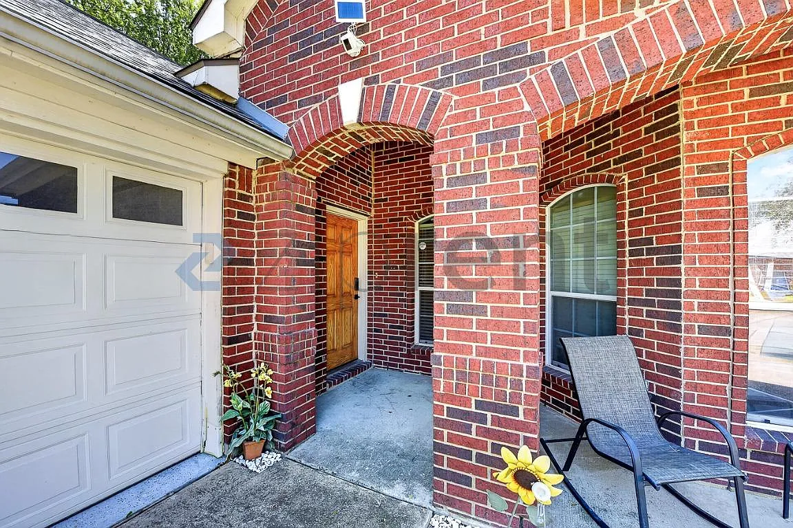 3 bed, 1960 sqft, $2,450 — Photo 3