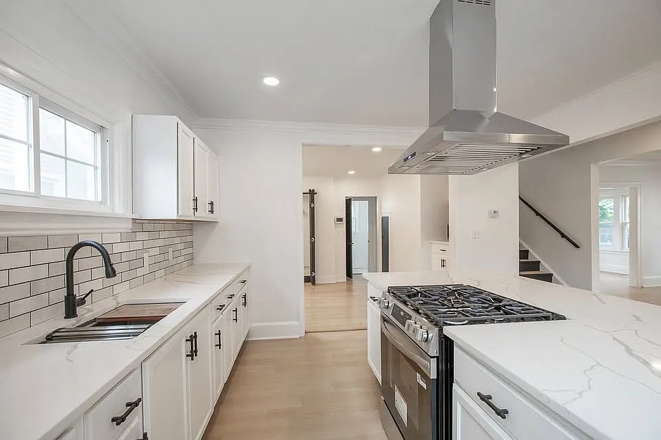 4 bed, 2.5 bath, 2871 sqft, $3,000 — Photo 3