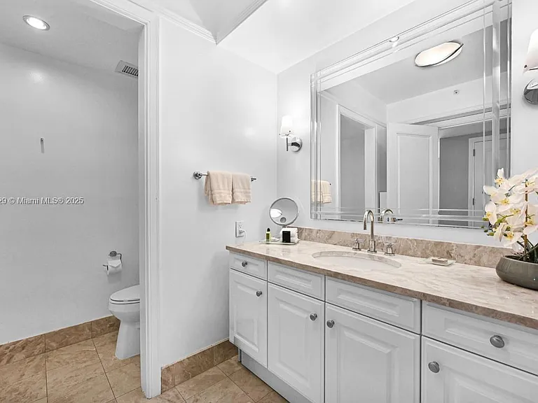 1435 Brickell Ave #3401 — Photo 16