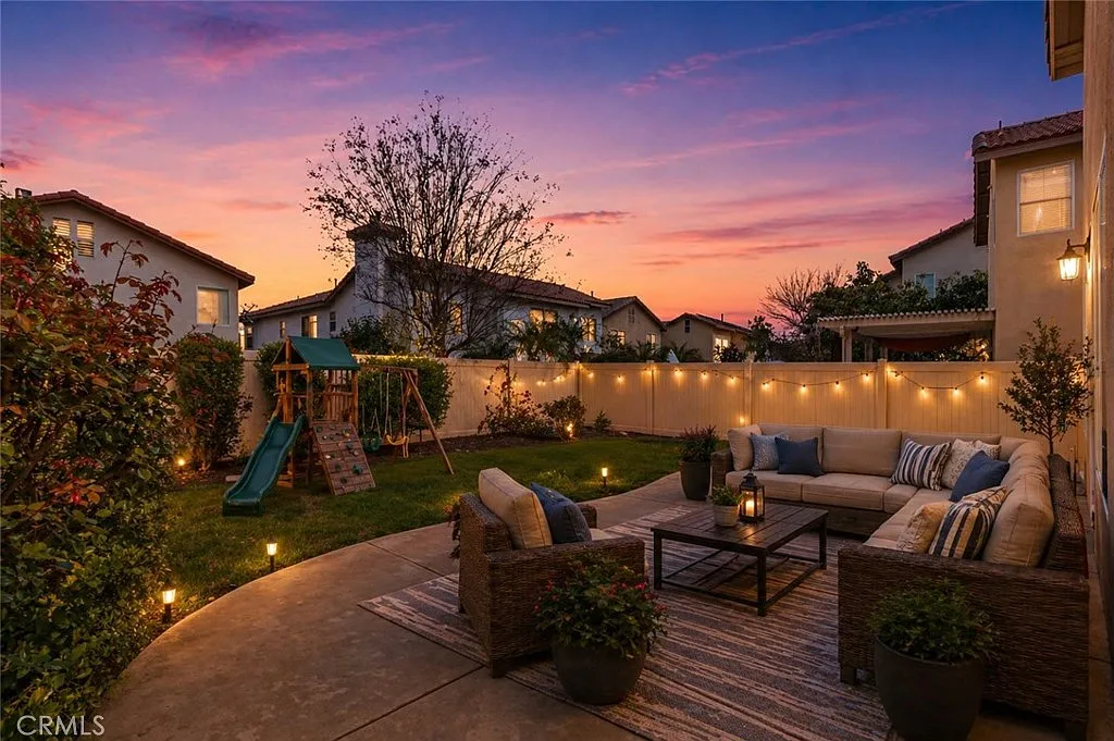 3 bed, 2.5 bath, 1941 sqft, $3,600 — Photo 3