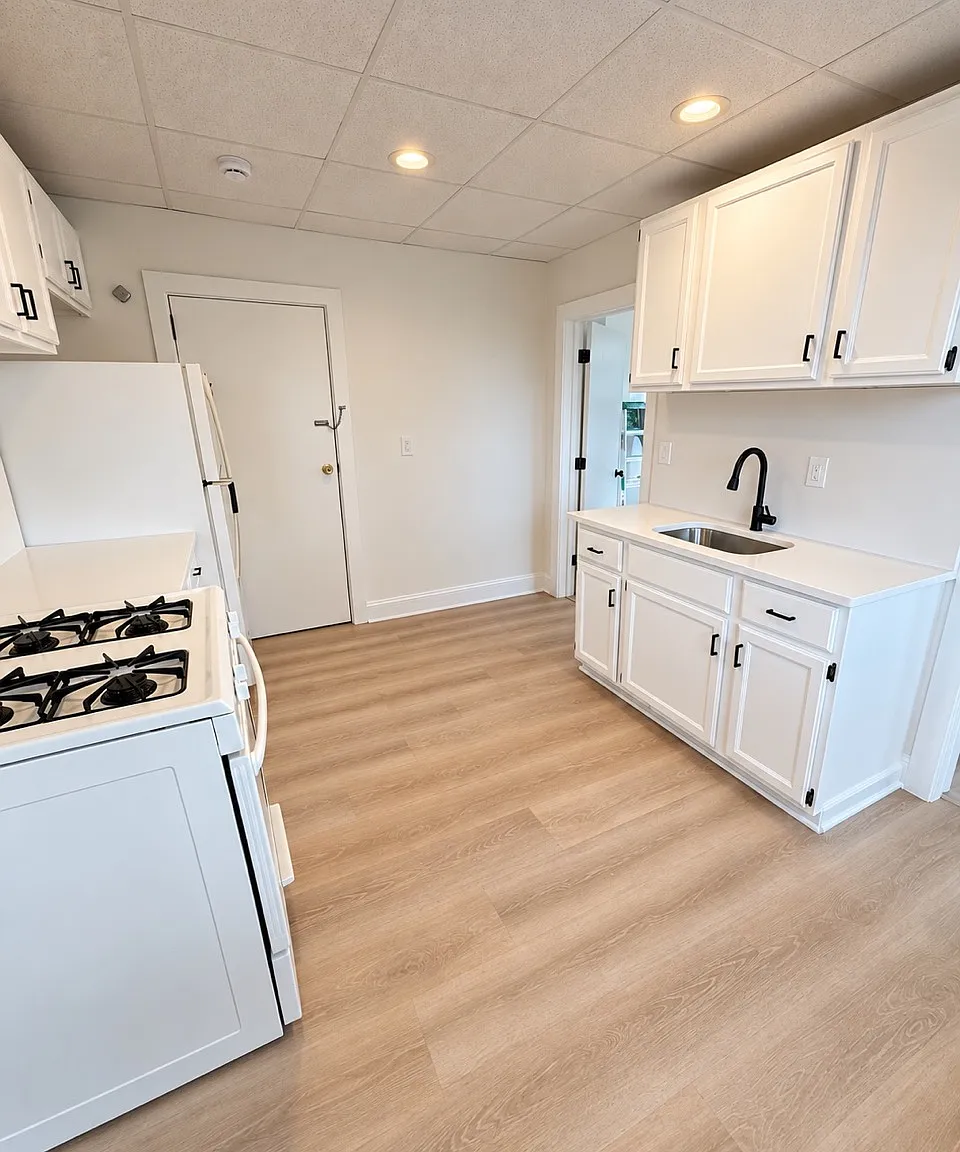 2 bed, $2,200 — Photo 4
