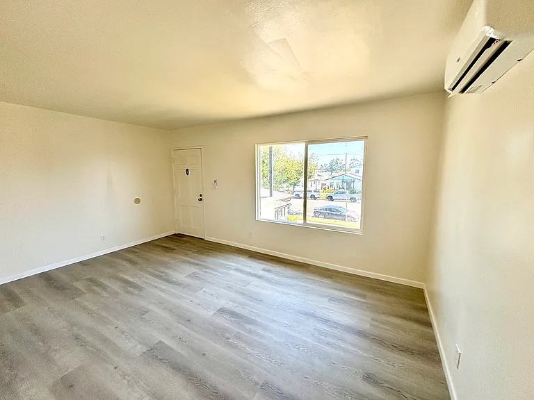 643 W Riggin St #1/2 — Photo 8