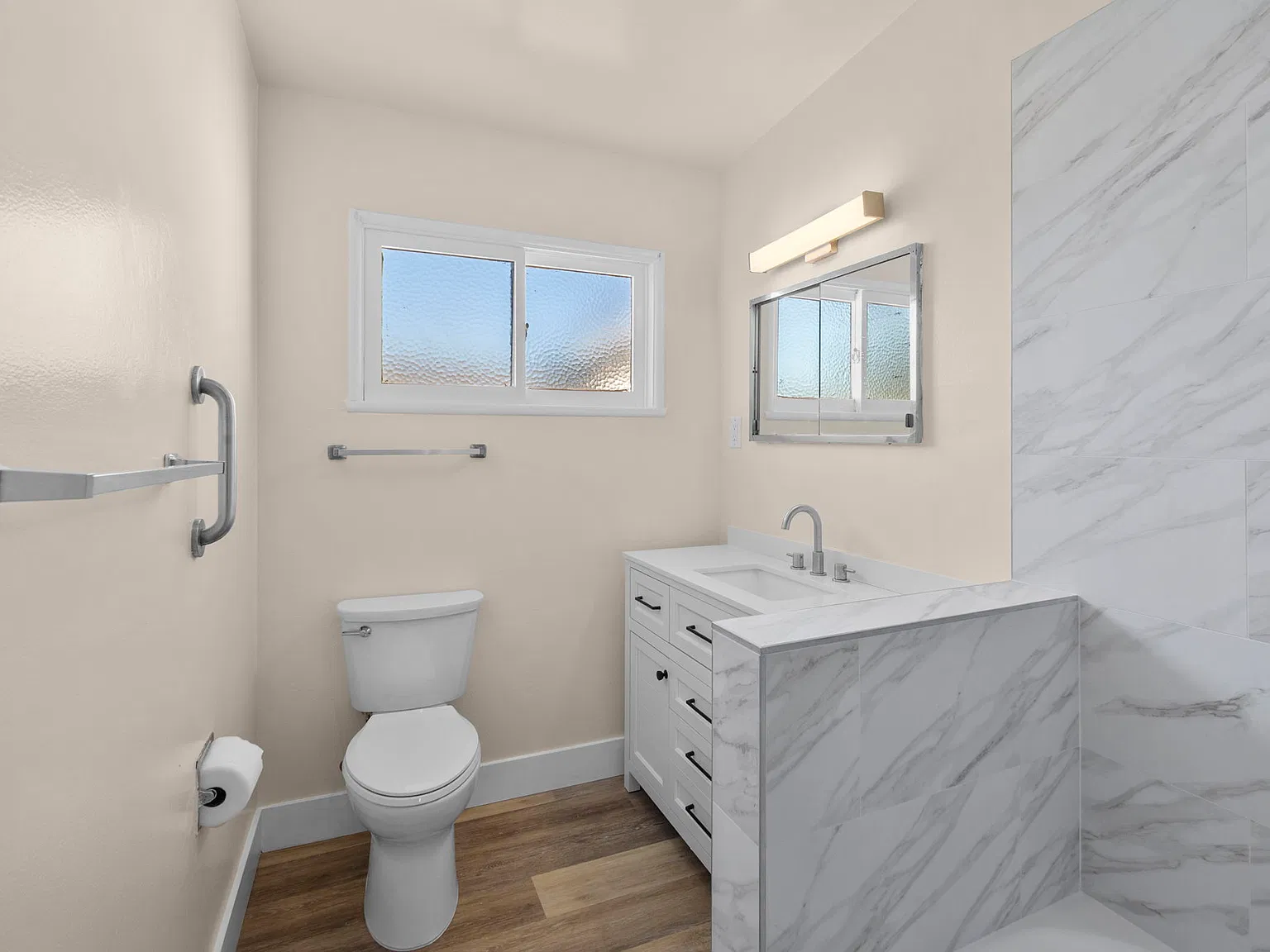3 bed, 999 sqft, $3,950 — Photo 4