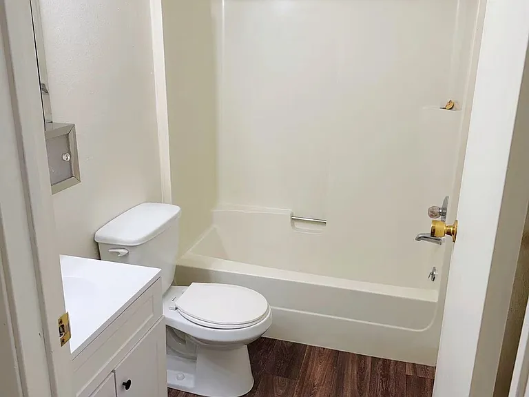 700 W Maple St #C3 — Photo 9