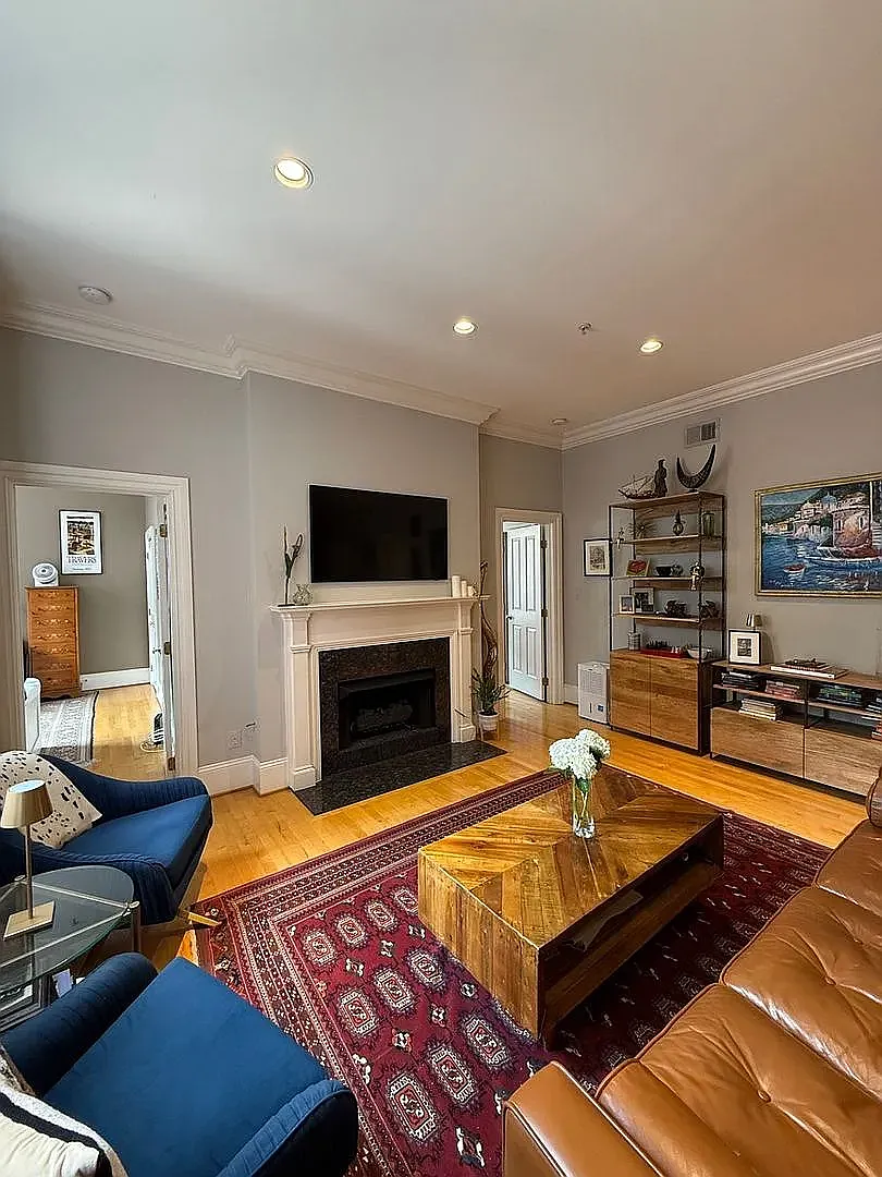 2 bed, 900 sqft, $4,400 — Photo 3