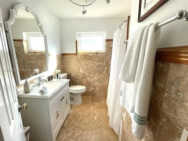 1143 Lincoln St — Photo 9