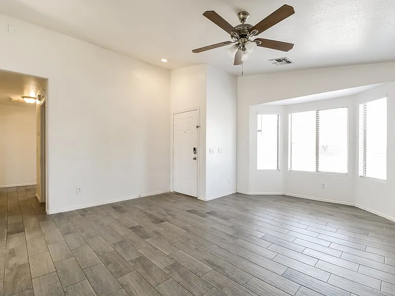 1153 W Diamond Ave — Photo 6