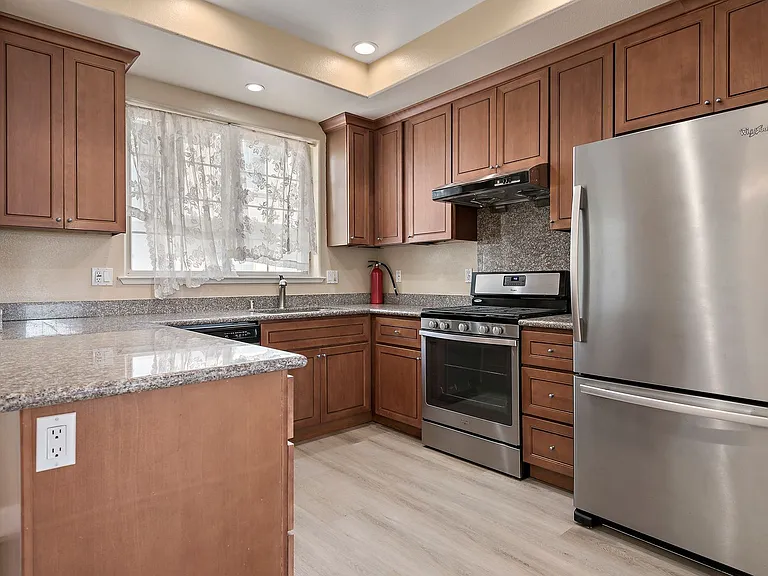 562 Lambert Ter — Photo 21