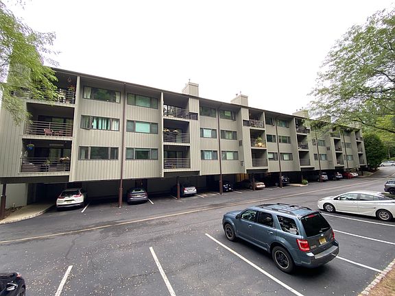 3rd image of 51 Mount Kemble Ave APT 103