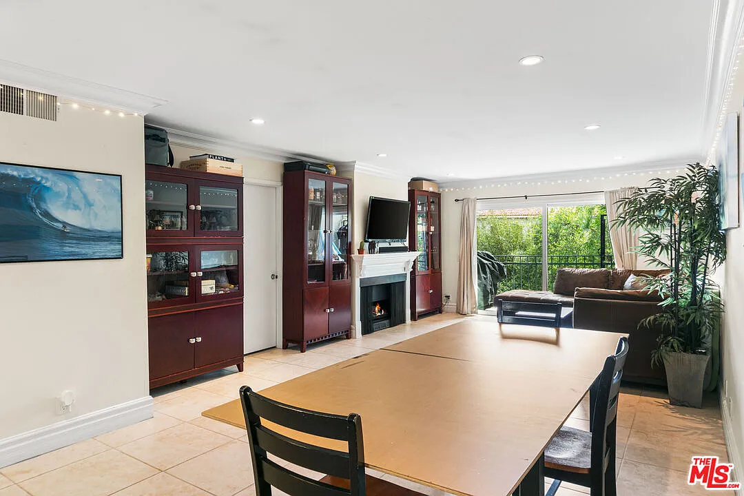 2 bed, 2.0 bath, 1056 sqft, $4,500 — Photo 1