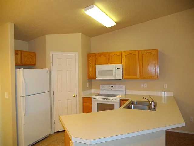 685 W Tern Dr — Photo 3
