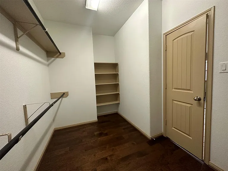 2423 Garden Shadow Dr — Photo 15