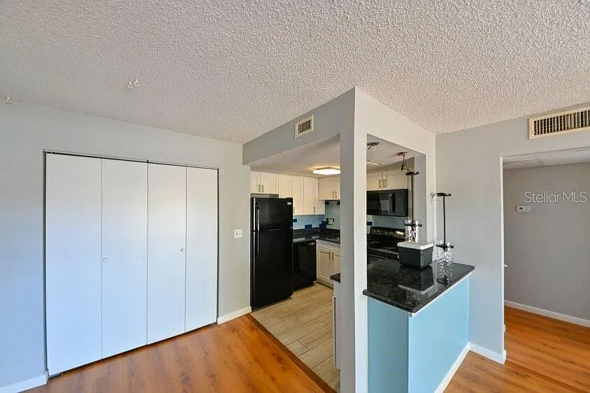 1 bed, 1.0 bath, 710 sqft, $1,350 — Photo 4