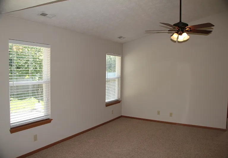 633 Royce Dr — Photo 4
