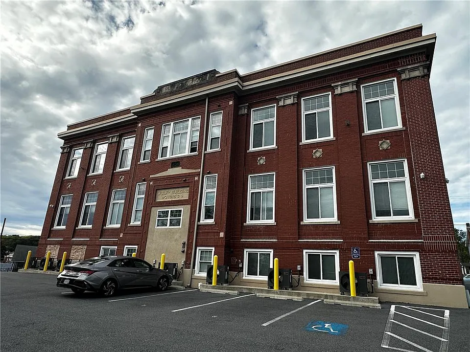 216 Penn St #9